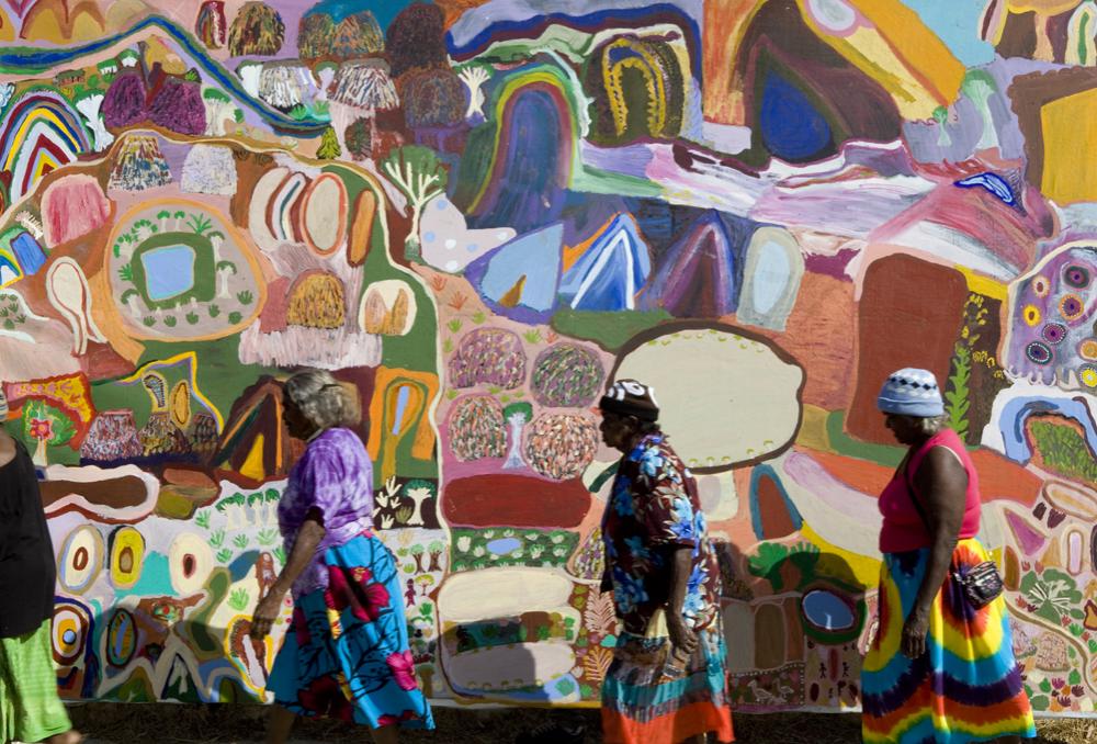 Amy French, Kumpaya Girgiba and Miriam Atkins in front of Amy French and Lily Long�s large-scale acrylic on canvas painting Karlamily, 2012, photo by Bo Wong